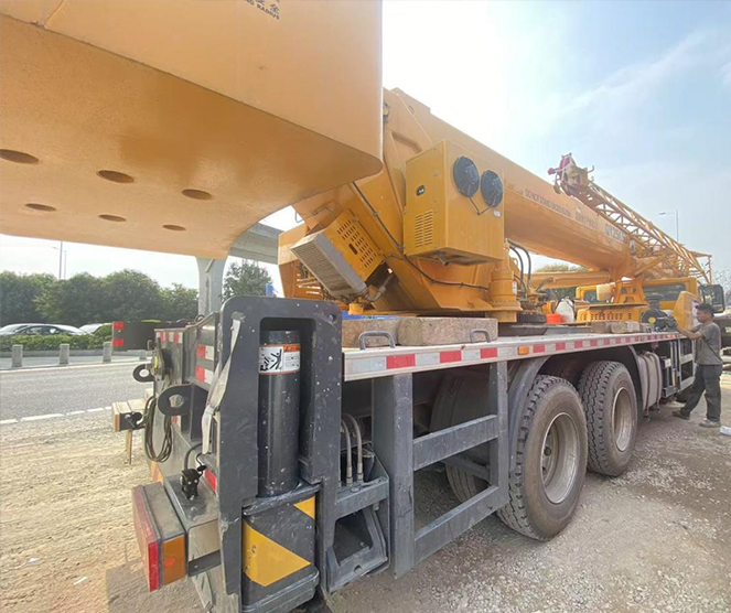 中國(guó)石化大型吊車(chē)盲區(qū)預(yù)警系統(tǒng) 中國(guó)石化大型吊車(chē)盲區(qū)預(yù)警系統(tǒng)